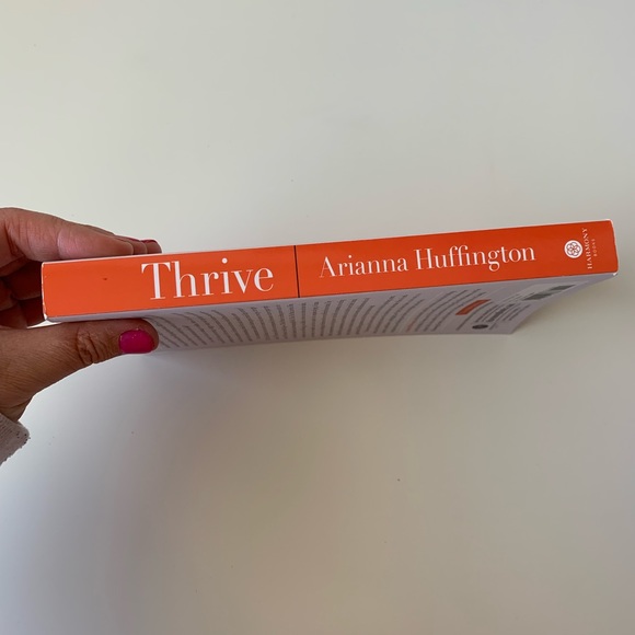 Thrive by Arianna Huffington paperback book - Picture 10 of 11